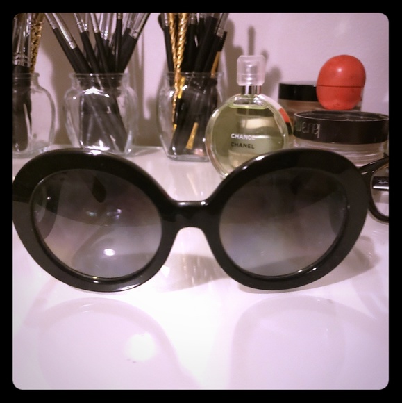 Prada sunglasses - Picture 1 of 3